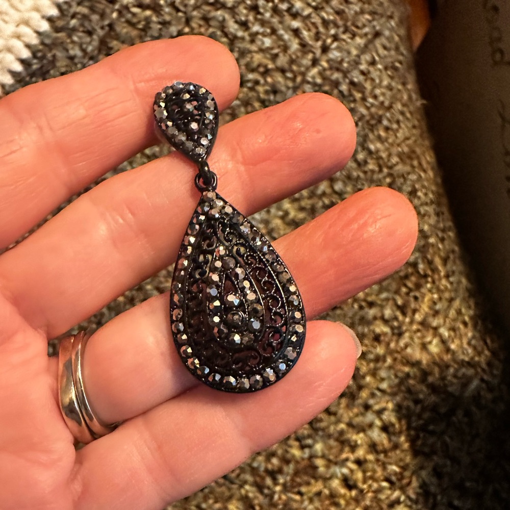 Chic Black and Silver rhinestones Teardrop pierced Earrings